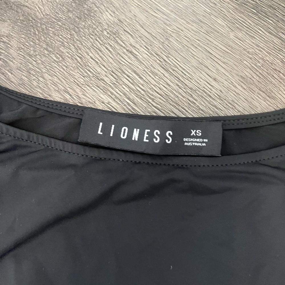 Lioness top